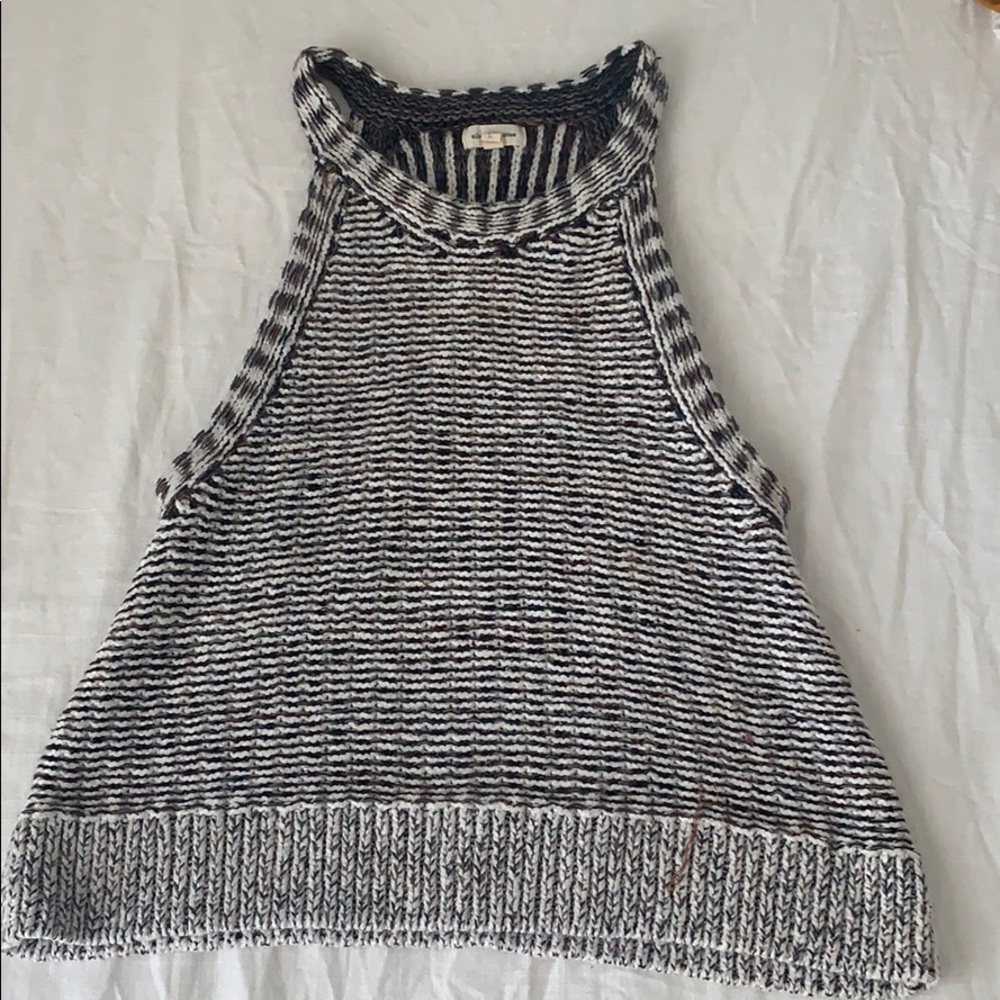 Woven silence and noise top